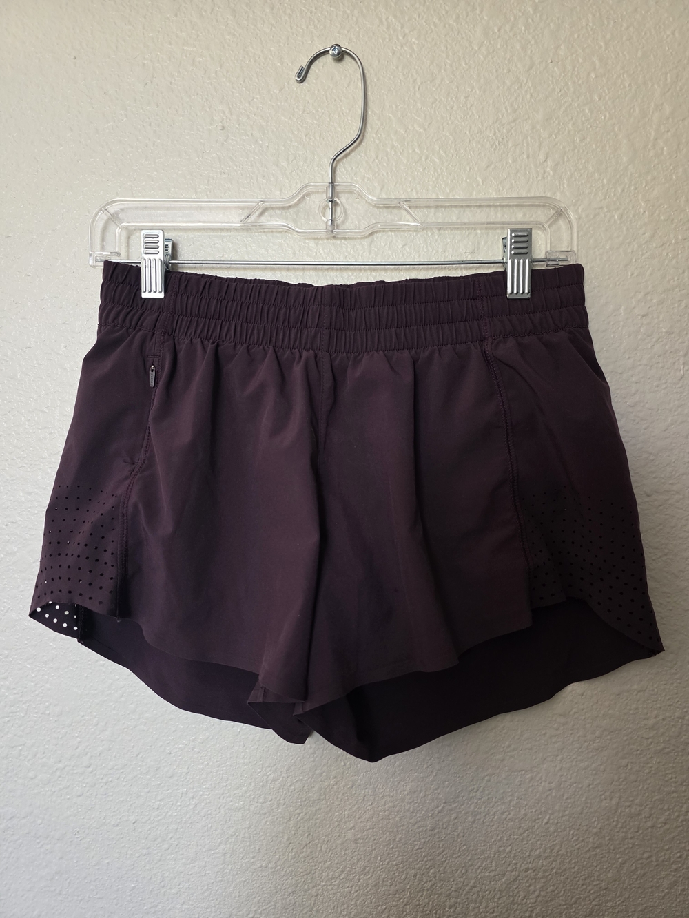 Athleta 3" Hustle Athletic Shorts in Deep Plum Size XS